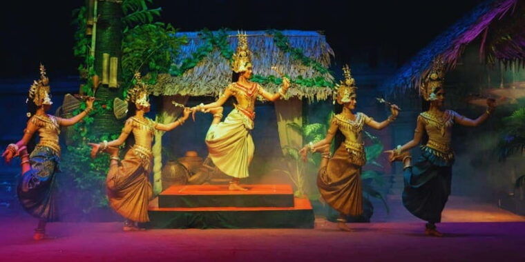 2-hour-traditional-dinner-show-with-free-transfer