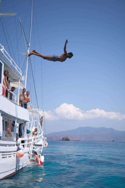 4-day-komodo-island-adventure-dragons-snorkeling-hiking