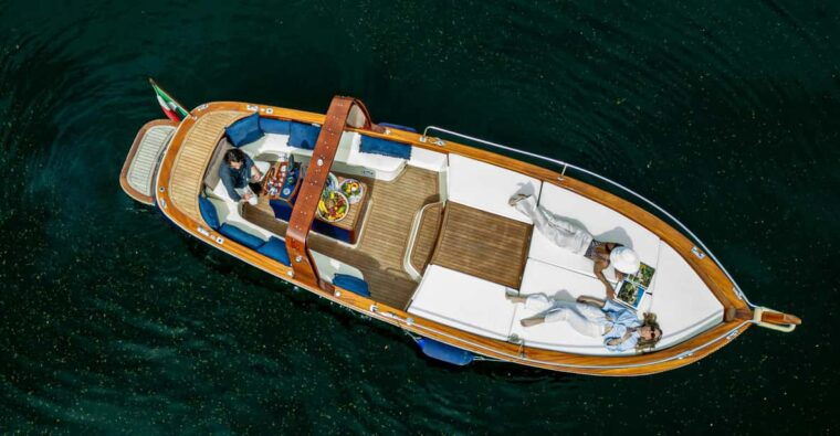 4-hours-private-boat-touron-como-lake-bellagio-wood-boat