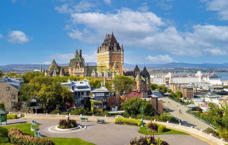 a-grand-walking-journey-in-quebec-city