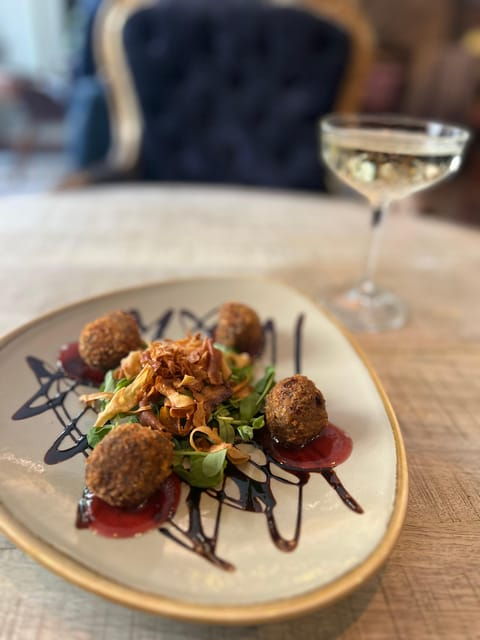 a-taste-of-edinburgh-food-tour-includes-all-food-drinks