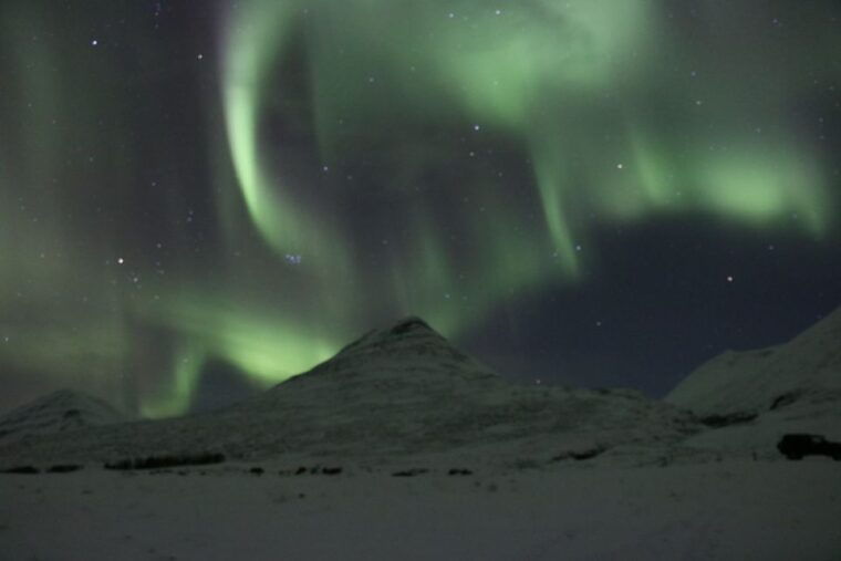 akureyri-hunt-for-the-northern-lights-photography-tour