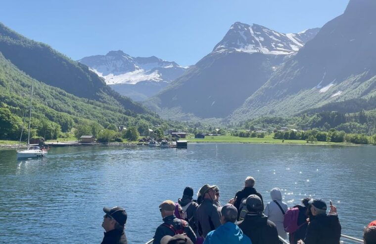 alesund-geiranger-alesund-fjord-tour-2-hours-in-geiranger