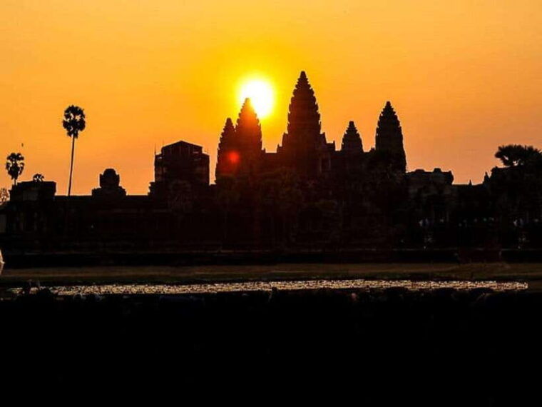 angkor-wat-small-tour-sunrise-with-private-tuk-tuk