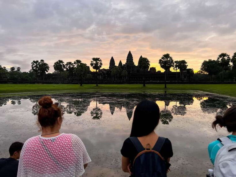 angkor-wat-sunrise-small-group-tour-tonle-sap-boat-sunset