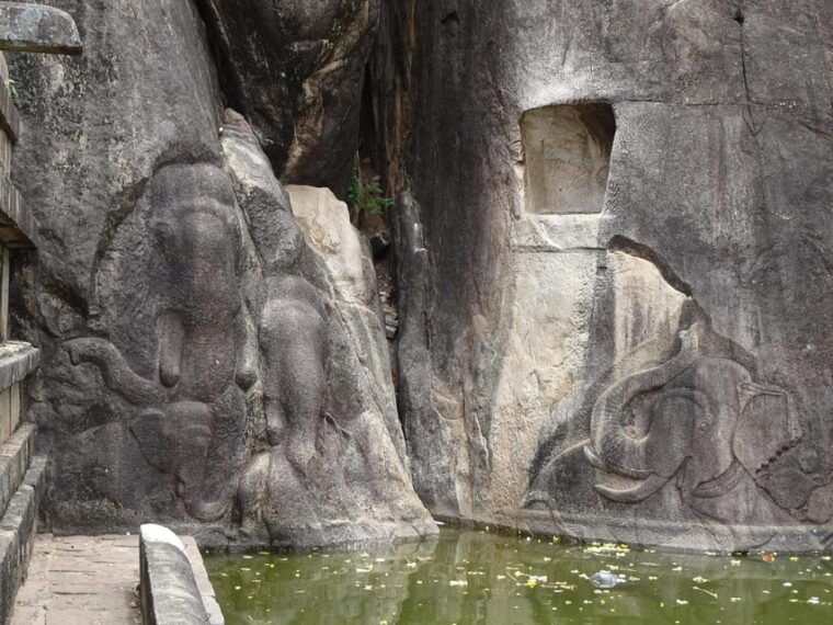 anuradhapura-aukana-private-day-tour-from-sigiriya