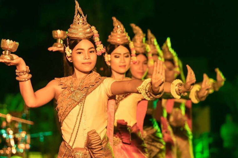 apsara-dance-show-with-dinner-by-tuk-tuk-roundtrip-transfer
