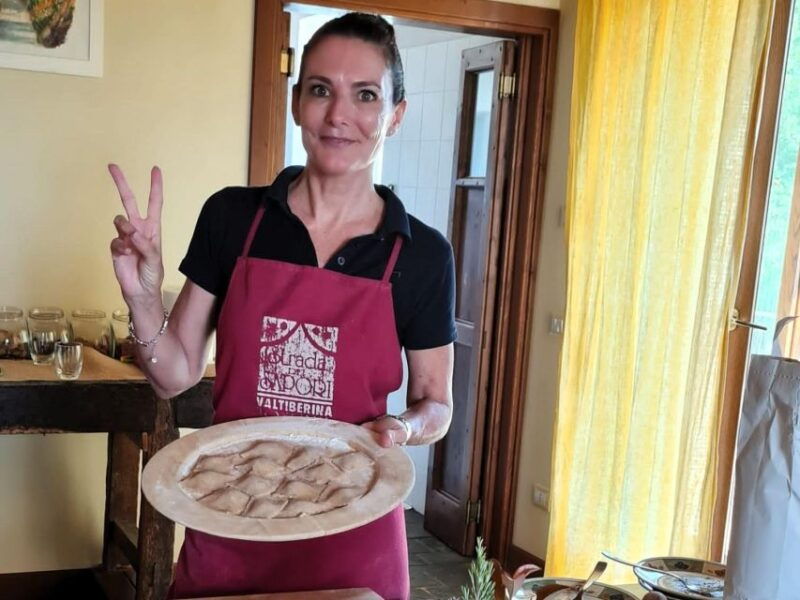 Arezzo: Pasta and Tiramisù Cooking Class at an Organic Tuscan Farm - Location and Setting