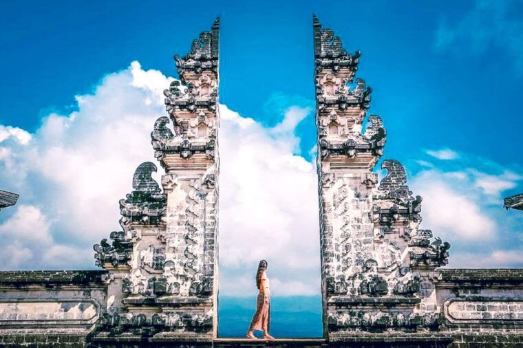 bali-gate-of-heaven-besakih-temple-tirta-gangga-tour
