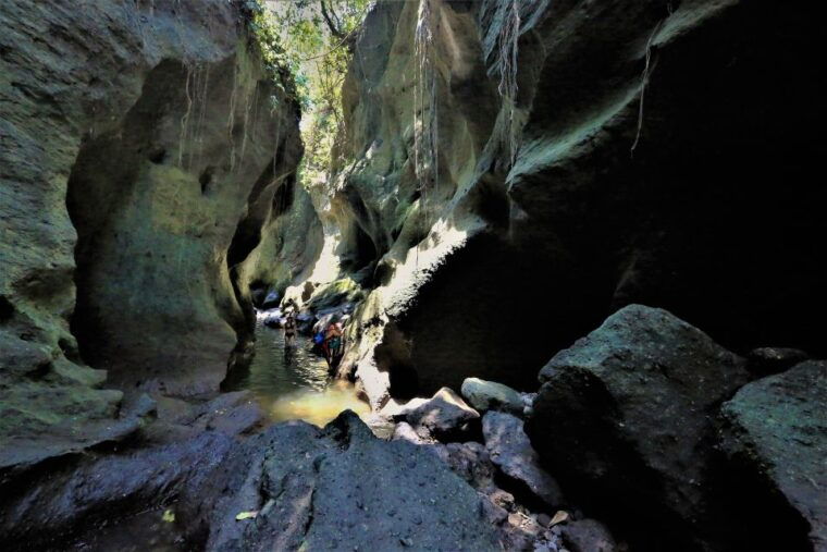 bali-hidden-canyon-waterfall-temples-small-group-tour