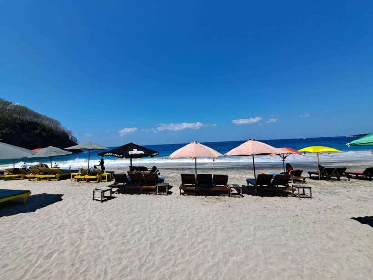 bali-lempuyang-temple-tirta-gangga-and-virgin-beach-tour