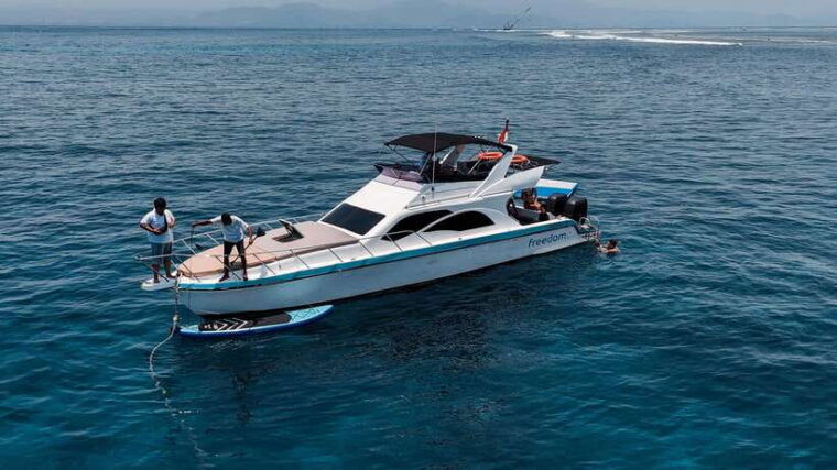 bali-snorkeling-manta-by-yacht-to-nusa-penida-lembongan