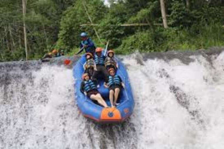 bali-telaga-waja-white-water-river-guided-rafting-lunch