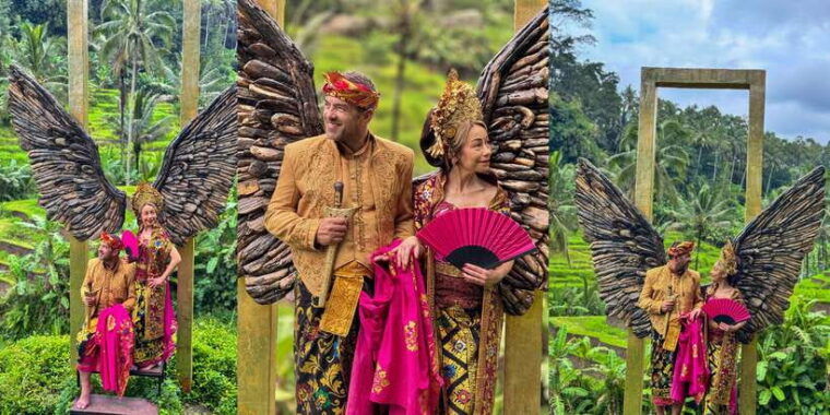 bali-traditional-prewedding-photoshoot-ubud-outdoor-massage