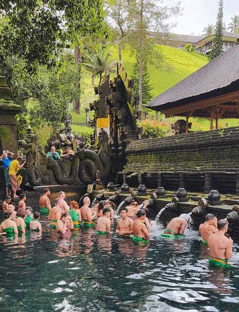 bali-trip-to-tirta-gangga-palace-and-tukad-cepung-waterfall