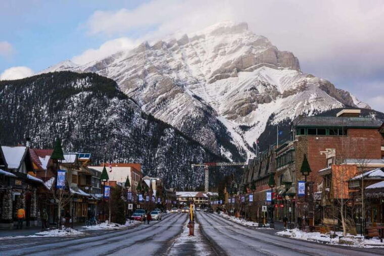 banff-history-tour-with-private-group-museum-tours-entry