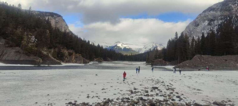 banff-hot-spring-gondola-lakes-wildlife-tour