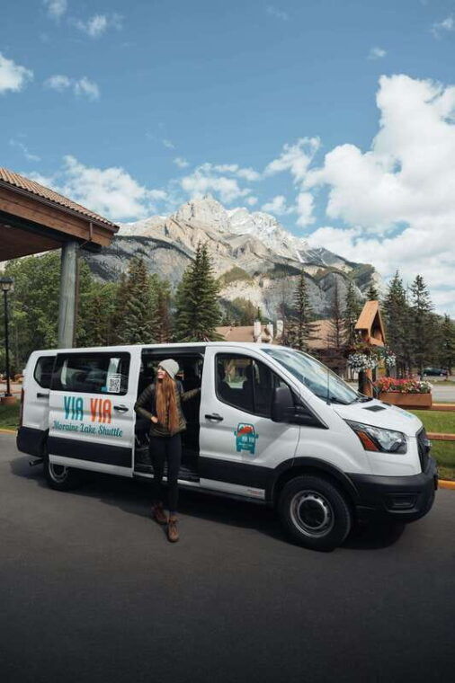 banff-tour-louise-emerald-lake-falls-and-johnston-canyon
