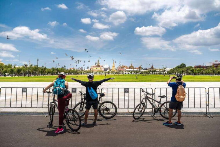 bangkok-backstreets-and-historic-with-temples-bike-tour