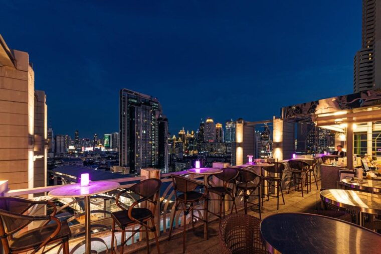 bangkok-barracuda-rooftop-bar-akara-hotel