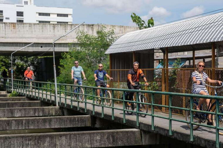 bangkok-beyond-the-city-bike-tour-with-local-snack