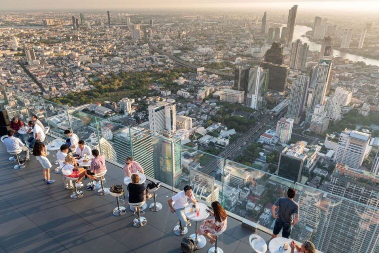 bangkok-damnoen-saduak-train-market-mahanakhon-day-trip