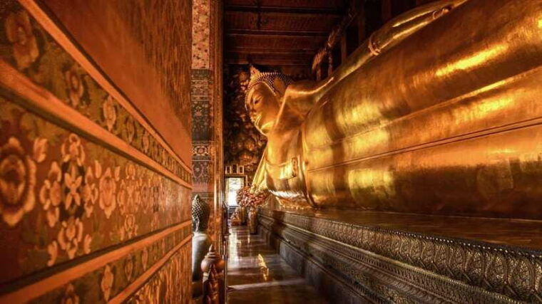 Bangkok: Grand Palace, Wat Pho, and Wat Arun Guided Tour - Admiring Wat Arun