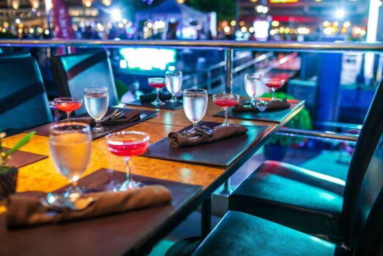 bangkok-luxury-white-cruise-with-buffet-and-entertainment