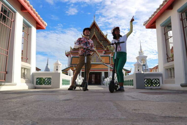 bangkok-riverside-e-scooter-adventure-with-streetfood-snack
