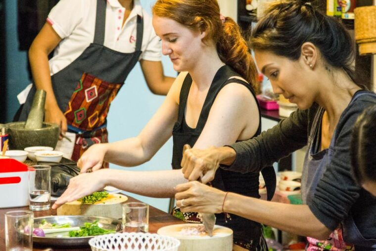 bangkok-thai-cooking-class-and-onnuch-market-tour