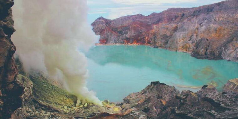 banyuwangi-ijen-blue-fire