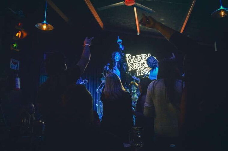 barba-negra-bar-with-live-rock-music-show