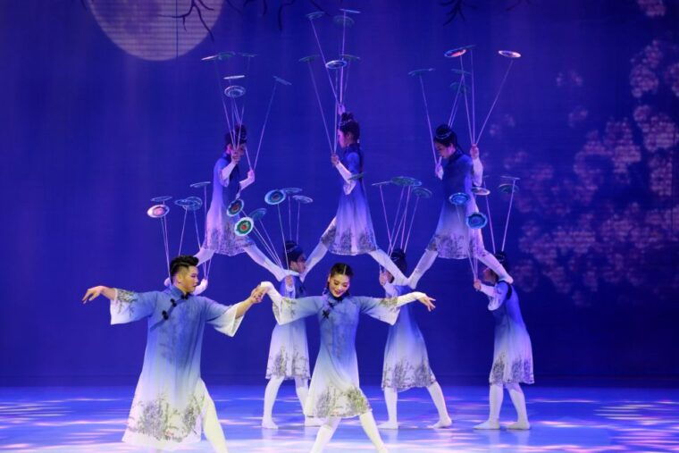 beijing-night-tour-of-acrobatics-show-including-transfer