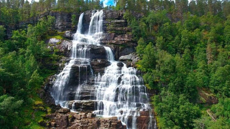 bergen-guided-fjord-glacier-tour-to-fjaerland