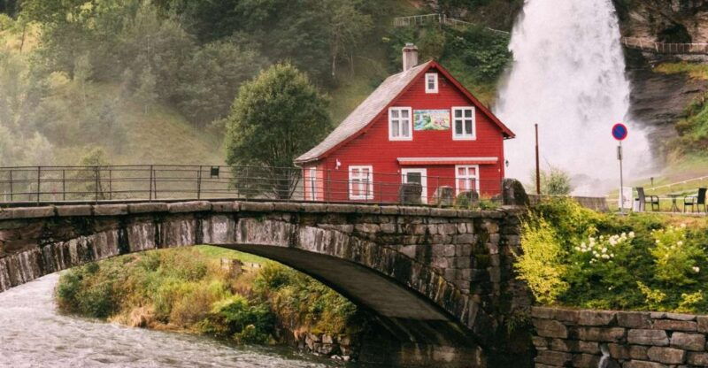 bergen-waterfalls-of-hardangerfjord-guided-tour