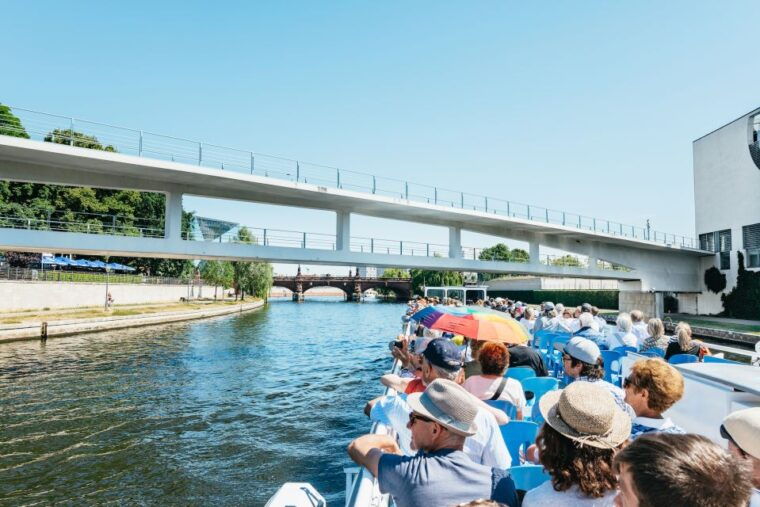 berlin-1-hour-city-tour-by-boat-with-guaranteed-seating