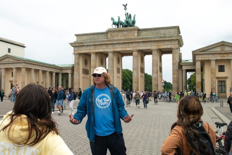 berlin-city-bike-tour-with-beer-garden-stop-2