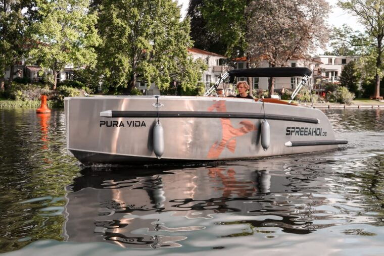 berlin-electric-boat-rental-for-self-driving-6-hrs