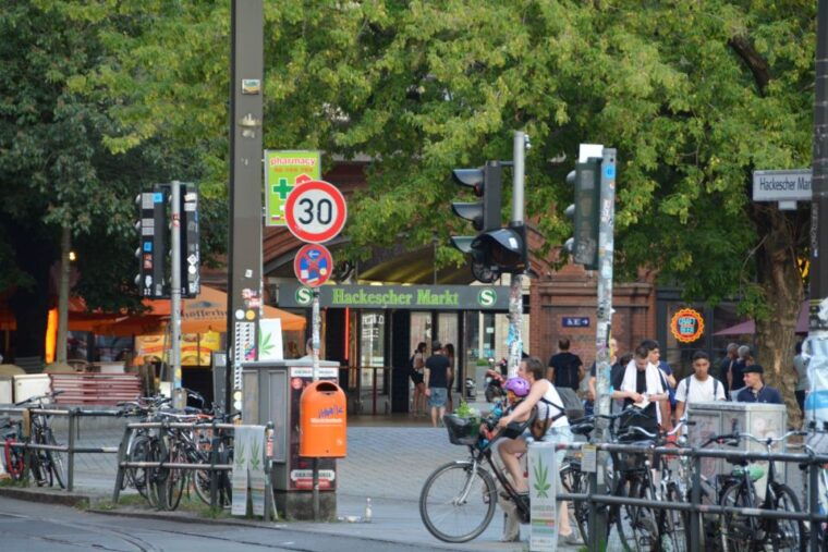 berlin-hackesche-hofe-courtyards-walking-tour