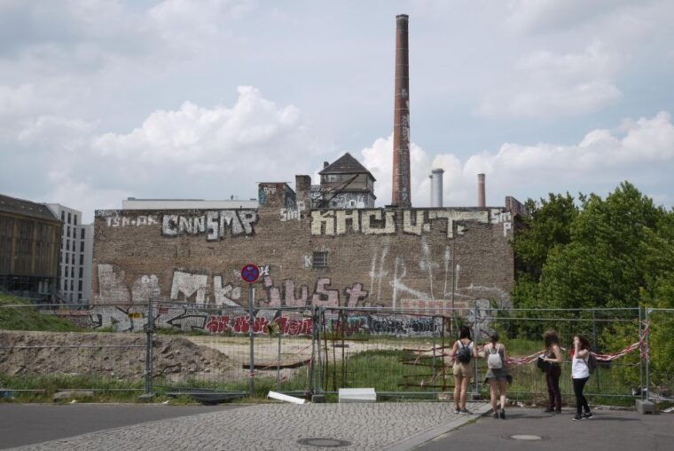 berlin-history-and-alternative-tracks-with-local-guide