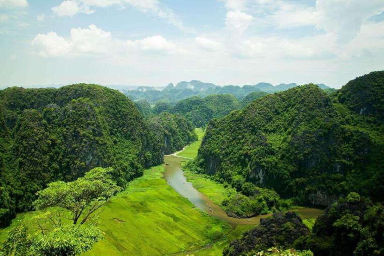 best-ninh-binh-day-tour-tam-coc-hoa-lu-lunch-cycling