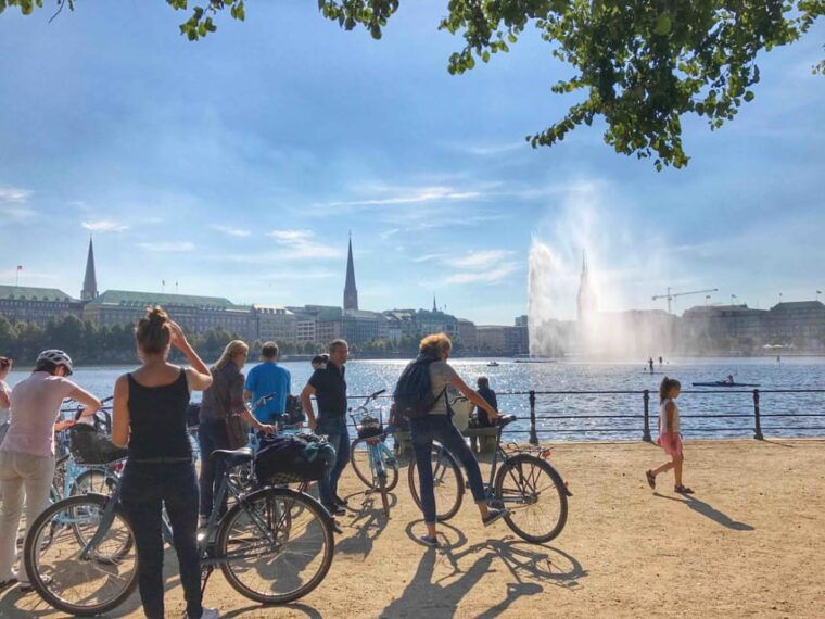 bike-tour-around-the-alster-through-dreamy-alster-neighborhoods