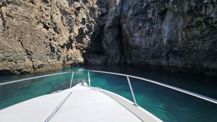 boat-tour-in-sesimbra-public-shared