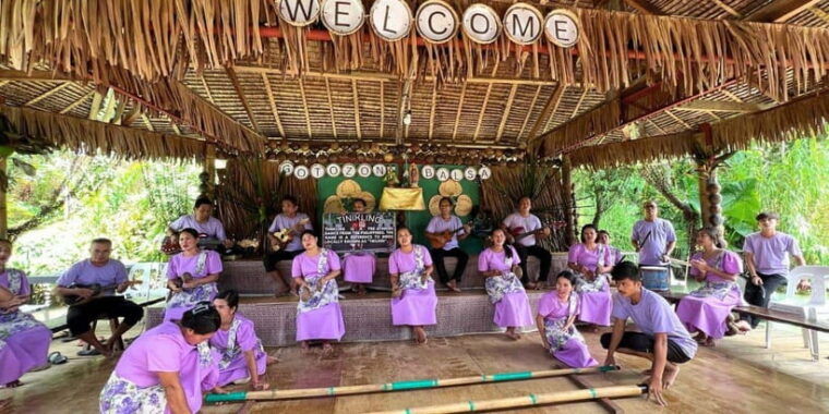 bohol-chocolate-hills-tarsiers-loboc-river-shared-tour