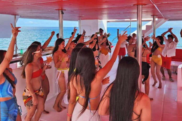 boracay-red-whale-party-cruise-w-snacks-water-activities