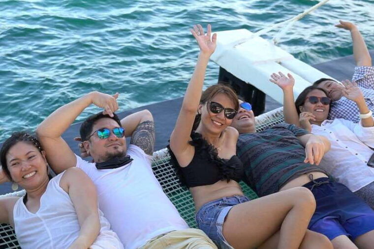 boracay-sunset-boat-party-with-snacks
