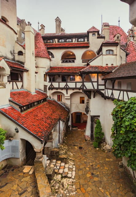 bucharest-peles-castle-dracula-castle-and-brasov-day-trip