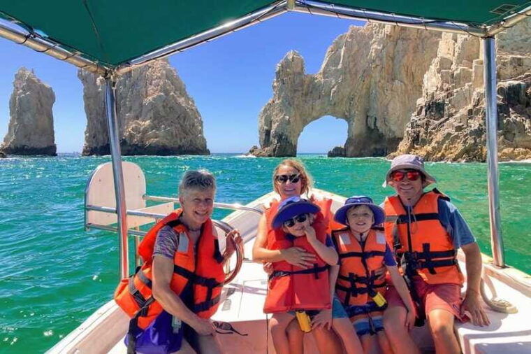 cabos-1-glass-bottom-boat-arch-amazing-wildlife