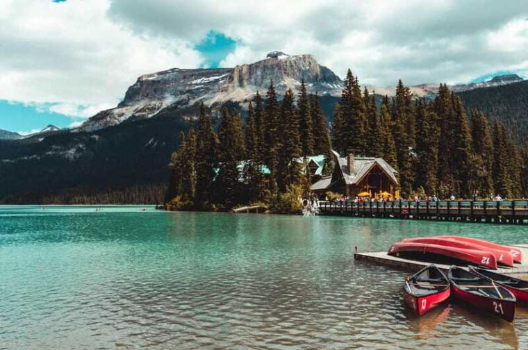 calgary-louise-moraine-emerald-lake-with-marble-canyon