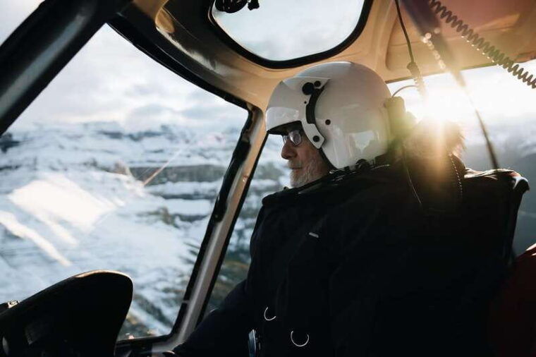 canadian-rockies-abraham-lake-ice-bubbles-helicopter-tour